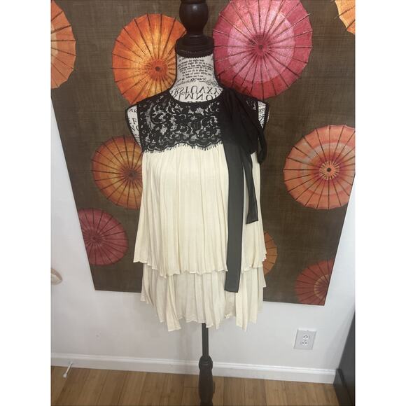 Rachel Zoe Black/Cream Sheer Lace Pleated Tiered Blouse Boho Luxe Glam Sz 6 - Picture 1 of 6